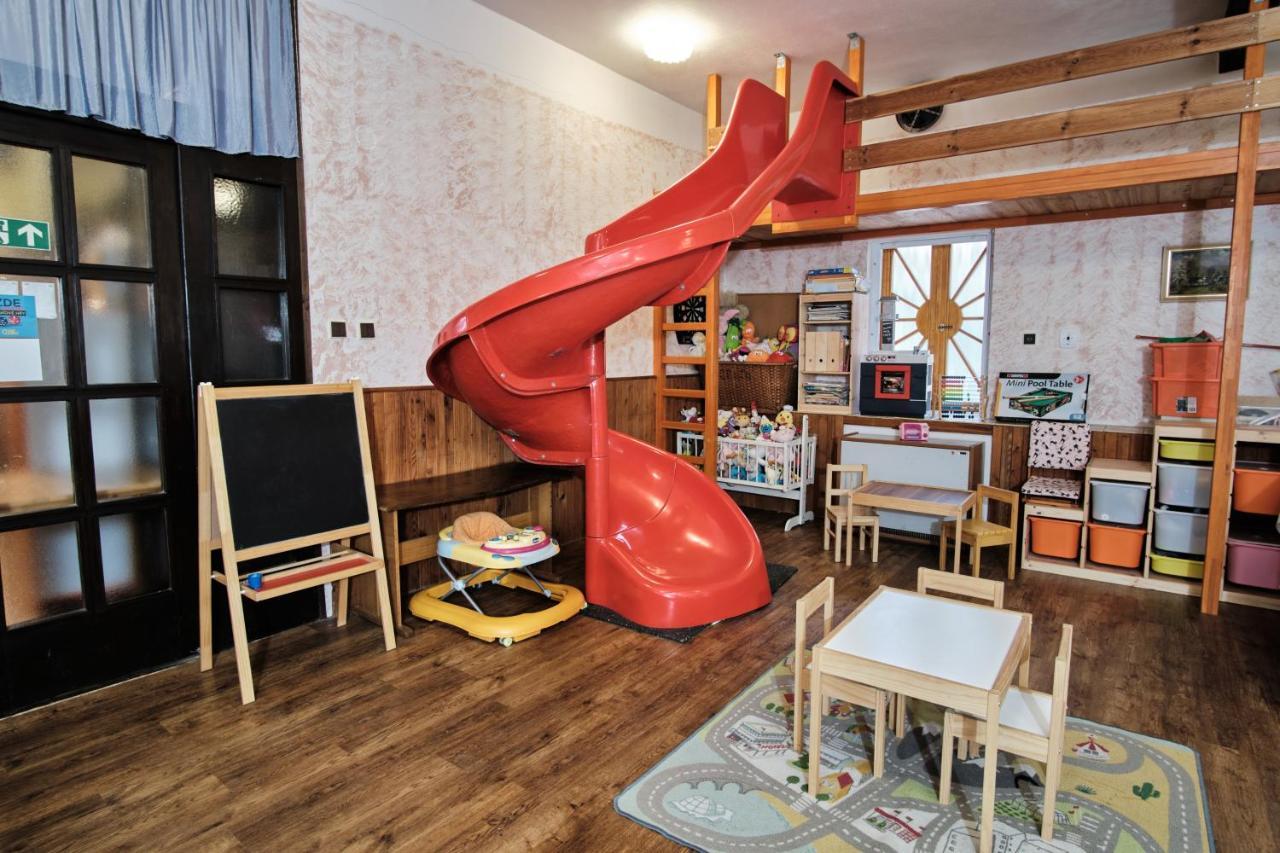 Treehouse Kremilek Villa Jesenice  Exterior photo